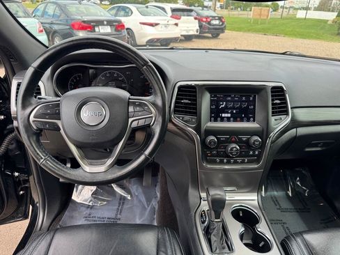 Used 2019 Jeep Grand Cherokee Laredo AWD/4WD image 33