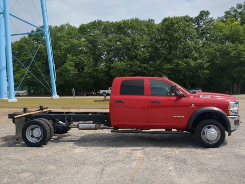 Used 2022 RAM 5500 Tradesman w/ Chrome Appearance Group RWD image 2
