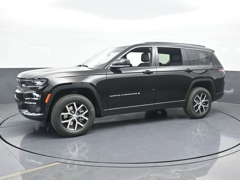 Used 2025 Jeep Grand Cherokee L Limited image 2