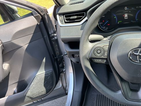 Used 2025 Toyota RAV4 XLE AWD/4WD image 19