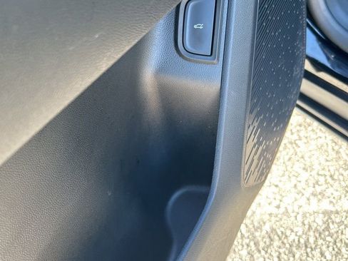 Used 2025 Chevrolet Equinox LT w/ Convenience Package II image 30