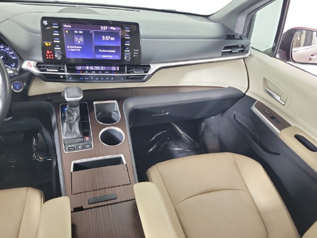 Used 2021 Toyota Sienna XLE FWD image 17
