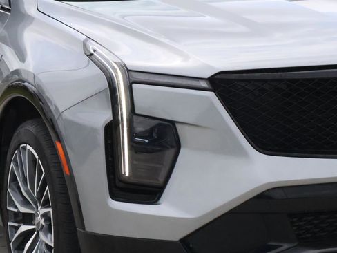 Used 2024 Cadillac XT4 Sport FWD image 9