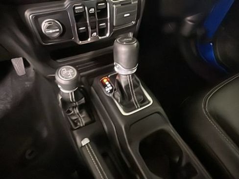 Used 2023 Jeep Wrangler Unlimited Sahara w/ Cold Weather Group AWD/4WD image 20