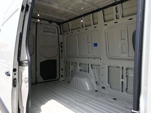Used 2024 Mercedes-Benz Sprinter 2500 image 30