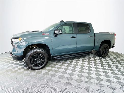 Used 2025 Chevrolet Silverado 1500 LT Trail Boss w/ Convenience Package II AWD/4WD image 4