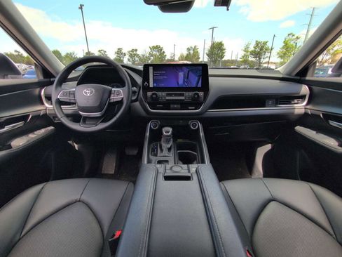 Used 2025 Toyota Grand Highlander FWD image 15