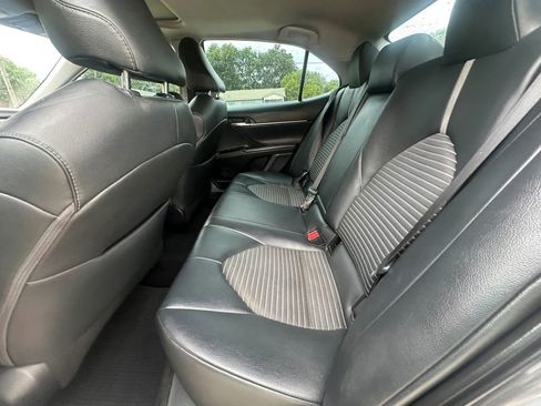Used 2018 Toyota Camry SE w/ Moonroof Package FWD image 17