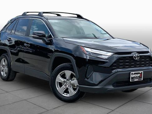 Used 2025 Toyota RAV4 XLE w/ Convenience Package FWD image 3