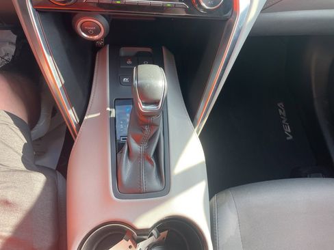 Used 2024 Toyota Venza LE image 18