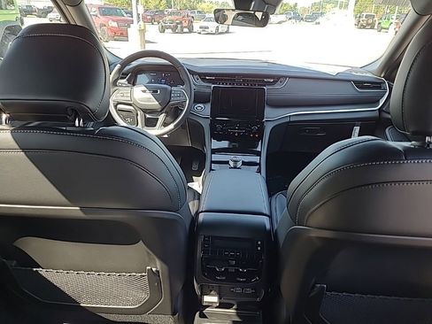 New 2025 Jeep Grand Cherokee L Altitude image 31