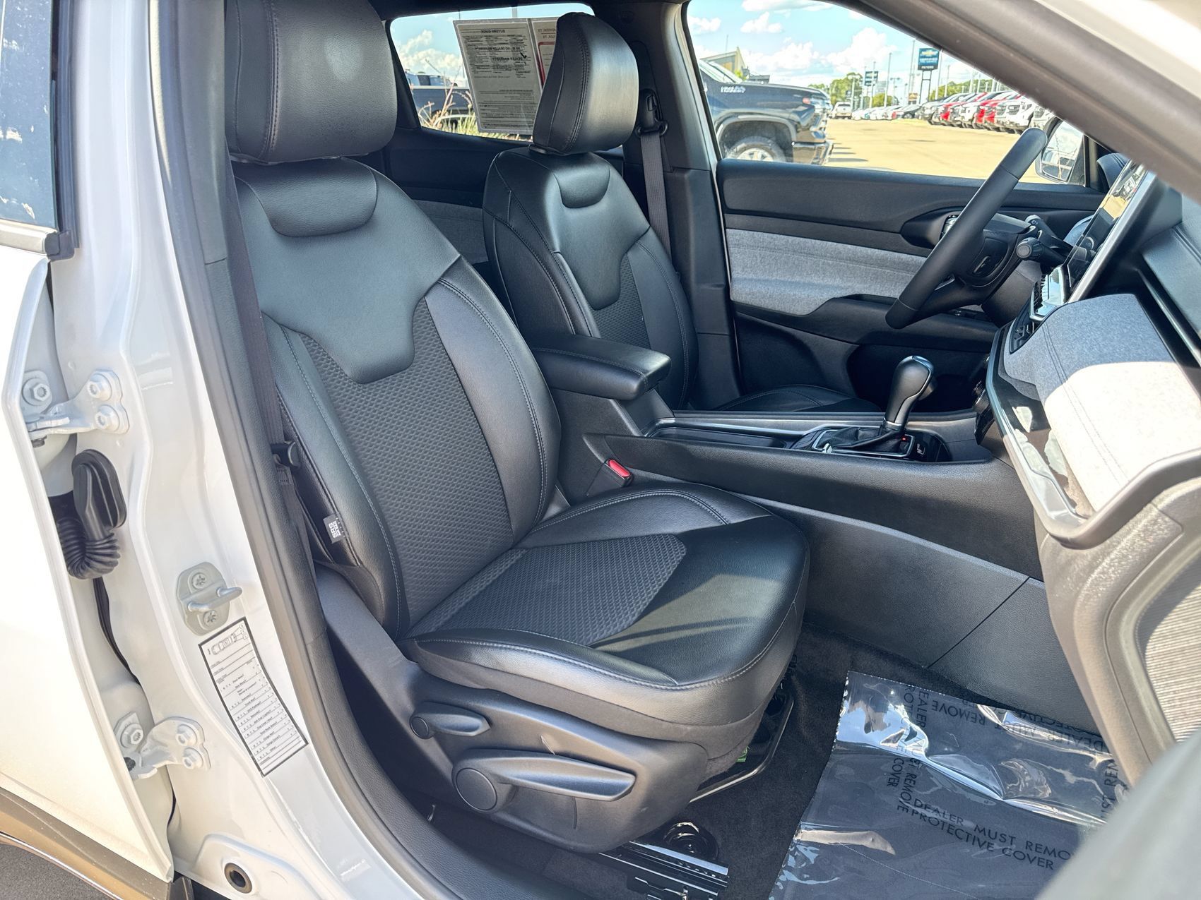 Used 2025 Jeep Compass Latitude AWD/4WD image 23