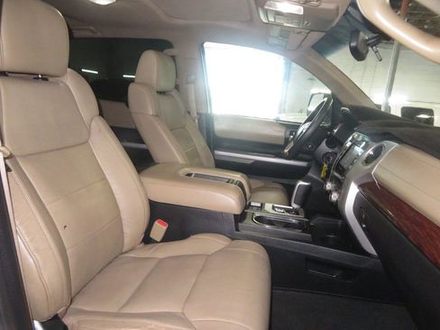 Used 2017 Toyota Tundra Limited w/ Limited Premium Package AWD/4WD image 38