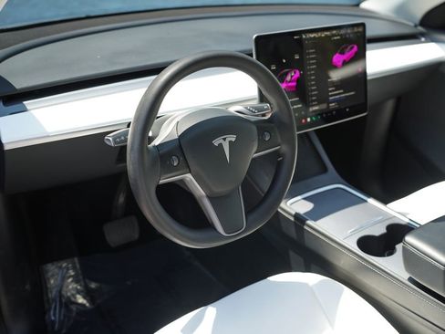 Used 2023 Tesla Model Y Long Range AWD/4WD image 19