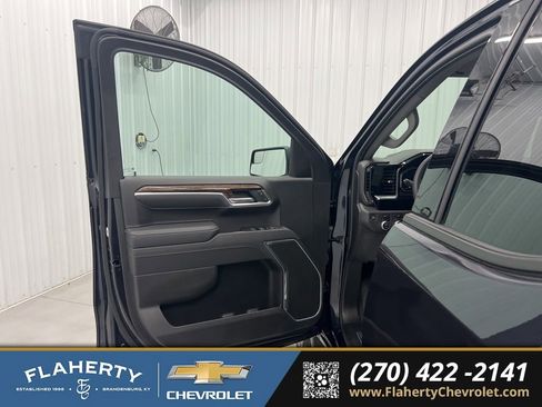 Used 2025 GMC Sierra 1500 Elevation image 8