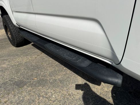 Used 2017 Toyota Tacoma SR w/ Tow Package AWD/4WD image 12