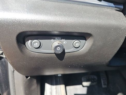 Used 2018 Chevrolet Traverse LT image 19