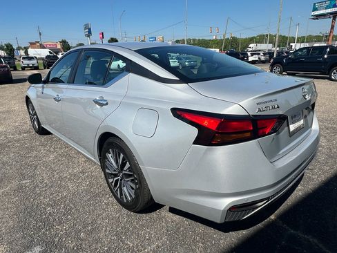 Used 2025 Nissan Altima 2.5 SV FWD image 7