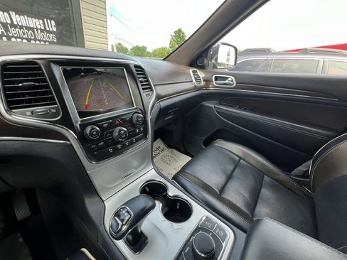 Used 2015 Jeep Grand Cherokee Overland w/ Advanced Technology Group AWD/4WD image 16