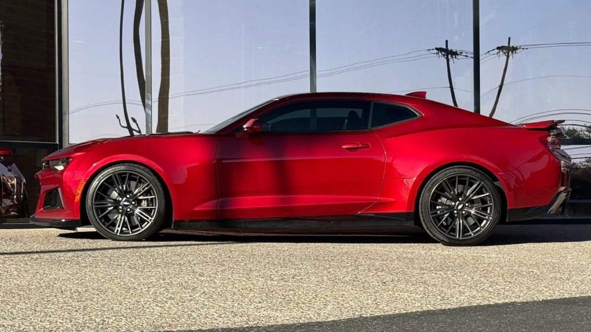 Used 2018 Chevrolet Camaro ZL1 RWD image 5