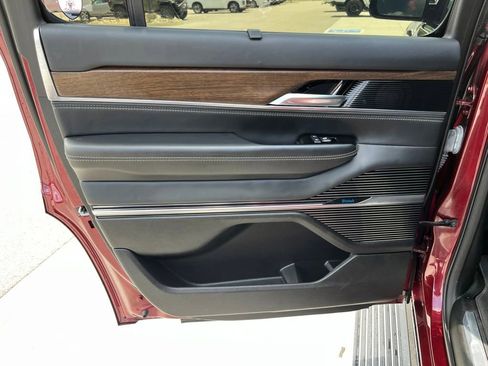 Used 2023 Jeep Grand Wagoneer 4WD image 19