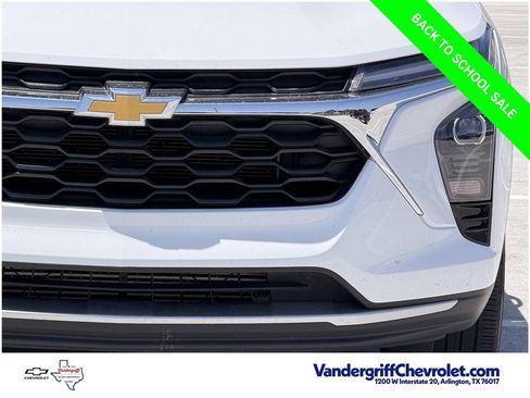 Used 2025 Chevrolet Trax LT w/ LT Convenience Package FWD image 8