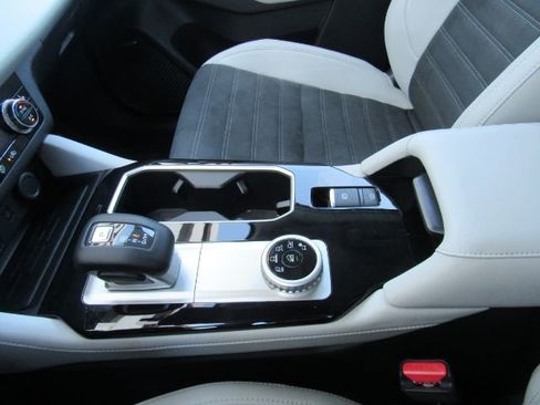 Used 2025 Mitsubishi Outlander SE image 43