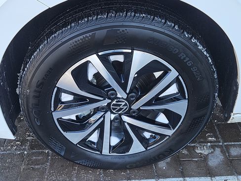 Certified 2024 Volkswagen Jetta S image 5