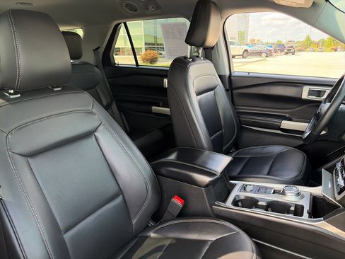 Used 2024 Ford Explorer XLT w/ Equipment Group 202A AWD/4WD image 12