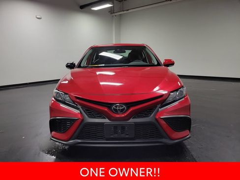 Used 2023 Toyota Camry SE AWD/4WD image 3