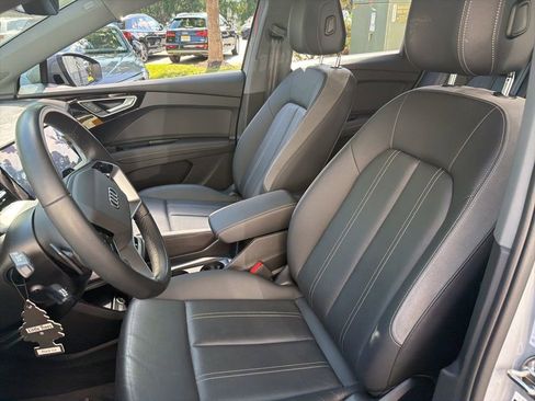 Used 2023 Audi Q4 e-tron Prestige AWD/4WD image 5