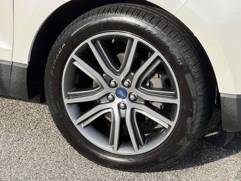 Used 2019 Ford Edge Titanium image 7