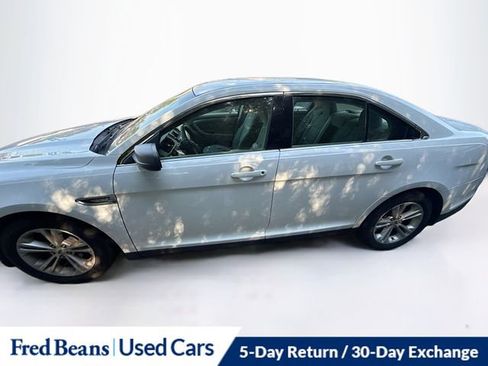 Used 2018 Ford Taurus SE FWD image 4