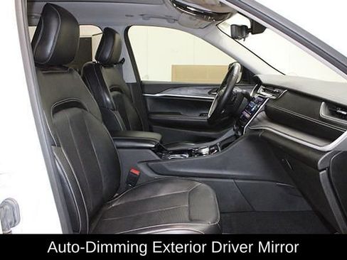 Used 2021 Jeep Grand Cherokee L Limited w/ Luxury Tech Group II image 17