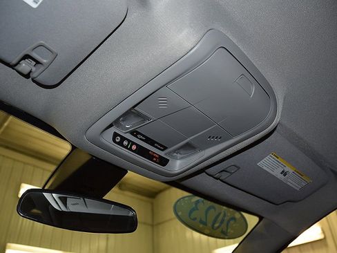 Used 2023 GMC Acadia SLE w/ Driver Convenience Package image 27