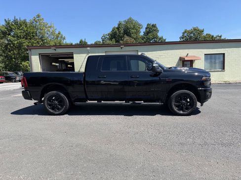 Used 2025 RAM 2500 Laramie AWD/4WD image 2