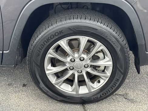 Used 2021 Jeep Cherokee Latitude Lux w/ Sun & Sound Group image 12