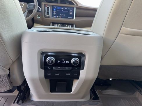 Used 2021 GMC Yukon XL Denali w/ Denali Ultimate Package image 12