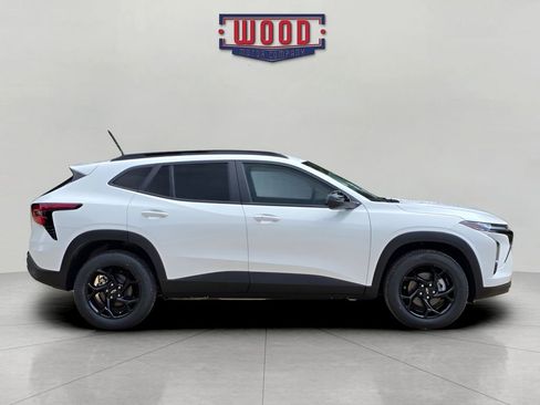 New 2026 Chevrolet Trax LT w/ Midnight Edition FWD image 2