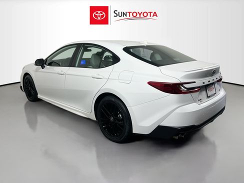 Used 2025 Toyota Camry SE FWD image 6
