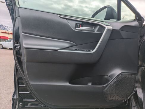 Used 2019 Toyota RAV4 XLE image 14