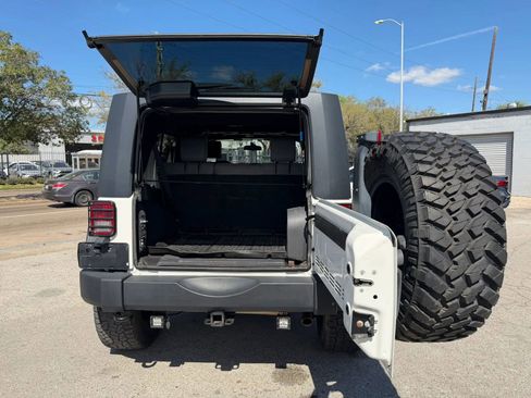 Used 2010 Jeep Wrangler Unlimited Rubicon w/ Trailer Tow Group AWD/4WD image 29