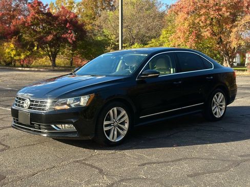 Used 2016 Volkswagen Passat 1.8T FWD image 4