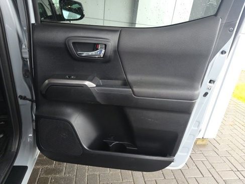 Used 2019 Toyota Tacoma Limited image 13