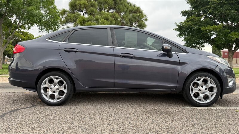 Used 2013 Ford Fiesta Titanium FWD image 9