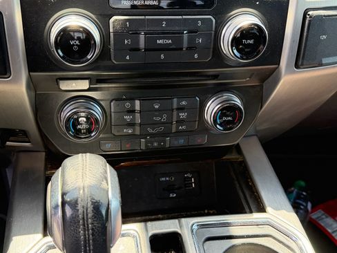 Used 2015 Ford F150 Platinum w/ Equipment Group 701A Luxury AWD/4WD image 9