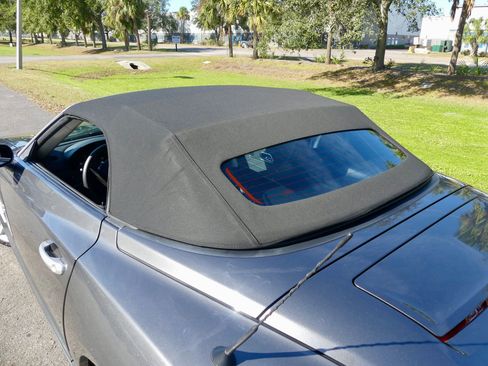 Used 2005 Chrysler Crossfire Limited image 5