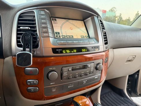 Used 2004 Lexus LX 470 4WD w/ Preferred Accessory Pkg image 24