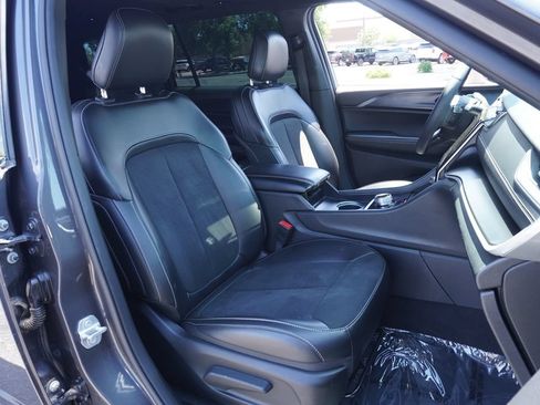 Used 2025 Jeep Grand Cherokee L Altitude RWD image 13