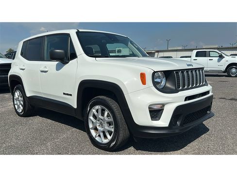 Used 2023 Jeep Renegade Latitude AWD/4WD image 8